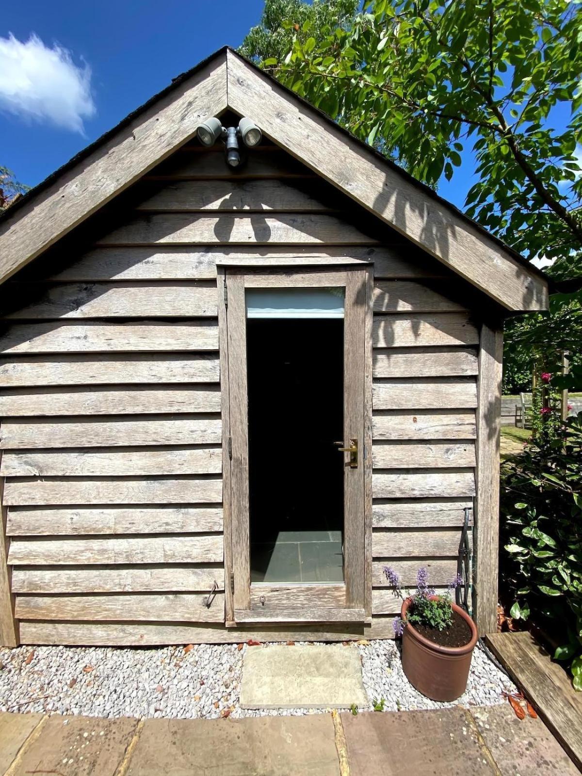 The Tool Shed Nestled In Idyllic Countryside Villa Linchmere Екстериор снимка