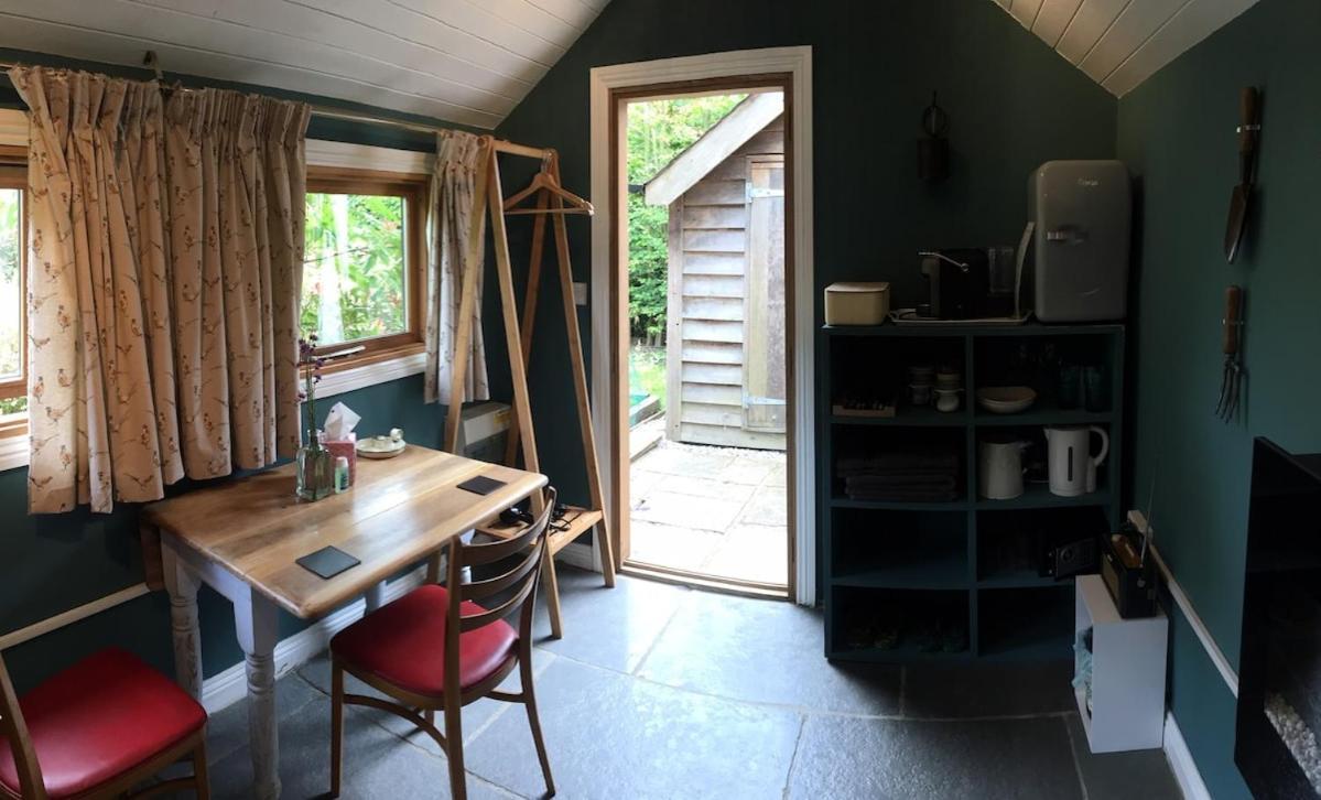 The Tool Shed Nestled In Idyllic Countryside Villa Linchmere Екстериор снимка